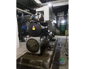 青海開利螺桿式冷水機組冷凝器清洗